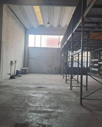 Capannone a Bareggio, via Gran Sasso, 1 locali