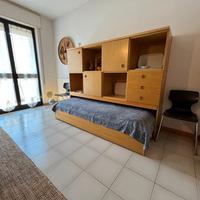 mobile in legno con letti