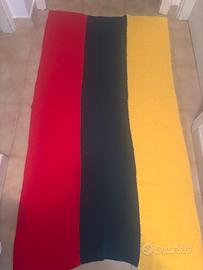 Coperta tricolore realizzata a mano
