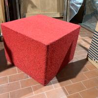 Cubo in legno rivestito in moquette