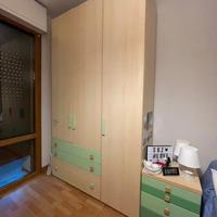 Cameretta ragazzi Mobile, comodino e letto.