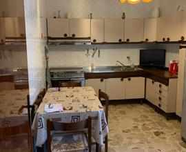 Casa a tre piani con garage 60000 trattabile