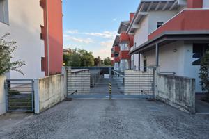 AMPIO GARAGE A 800 M DALLA PIAZZA