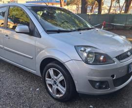 Ford Fiesta 1.4 TDCi 5p. Per NEOPATENTATI