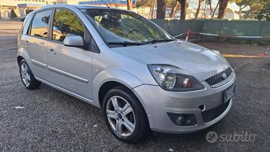 Ford Fiesta 1.4 TDCi 5p. Per NEOPATENTATI