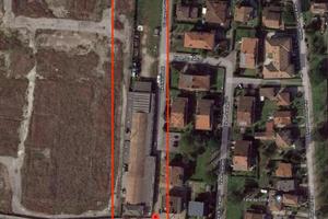 Capannone con piazzale