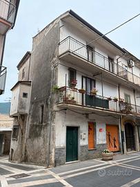Immobile con locale commerciale