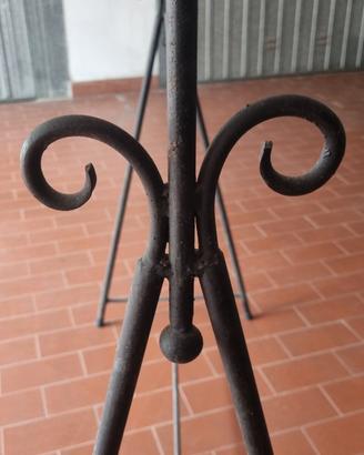 Trespolo in ferro battuto