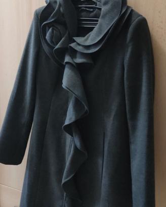 Elegante Cappotto Grigio con Rouches