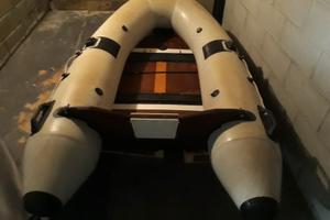 Gommone 3 posti chiglia rigida in legno