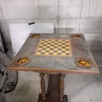 Tavolo da scacchi in legno completo di pedine