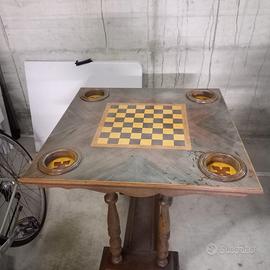 Tavolo da scacchi in legno completo di pedine