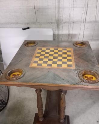 Tavolo da scacchi in legno completo di pedine