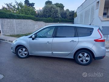 Autovettura monovolume Renault Scenic 7 posti