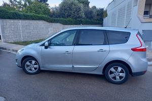 Autovettura monovolume Renault Scenic 7 posti