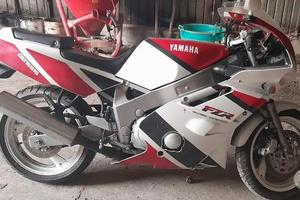 Yamaha FZR 600