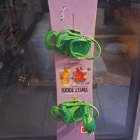 Tavola Snowboard Burton e attacchi