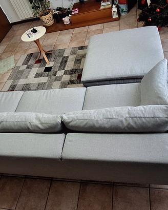 DIVANO 280x100 + POUF  100x100  PRIMAFILA