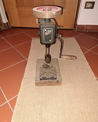Vecchio trapano a colonna Libo
