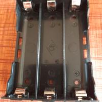Supporto per batterie 18650 3 slot