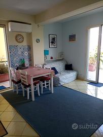 Un terrazzo sugli Aurunci e sul mare