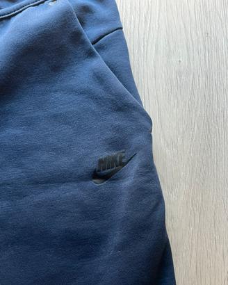 Pantaloncini Nike tech