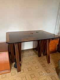 Scrivania e librerie