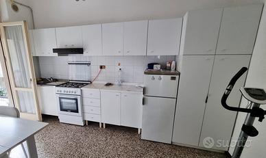 Cucina 3,95 metri, forno e piano cottura inclusi