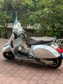 Vespa 300 70 anniversario