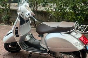 Vespa 300 70 anniversario