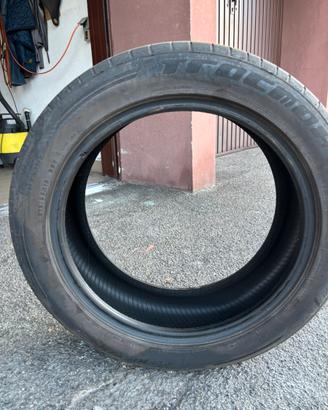Pneumatico gomma 215 55 R18