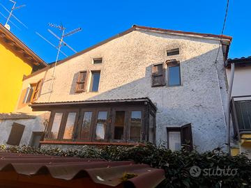 Casa indipendente con giardino