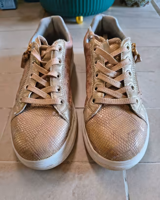 BATA Sneakers Stringate (mis. 33)
