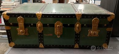 Baule verde vintage con maniglie in metallo 