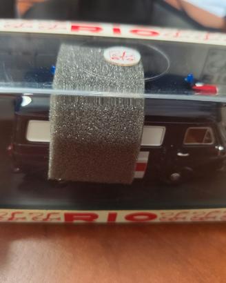 FIAT 238 AMBULANZA CARABINIERI 1/43 RIO