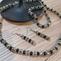 Parure collana, bracciale e orecchini in perline