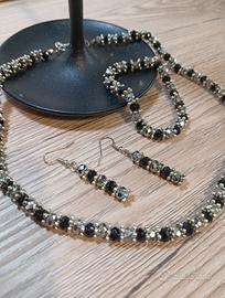 Parure collana, bracciale e orecchini in perline