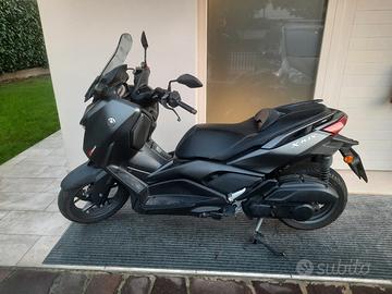 Scooter Xmax 125