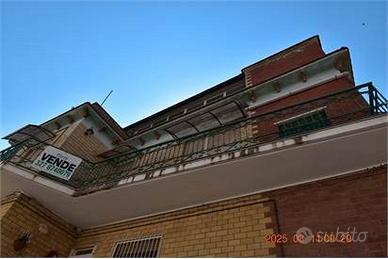 Casa indipendente ampio terrazzo e ampio box