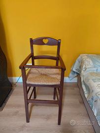 Seggiolino in legno per bambini 