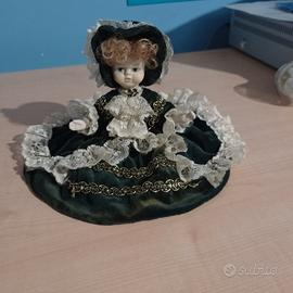 Bambola in ceramica da collezione 
