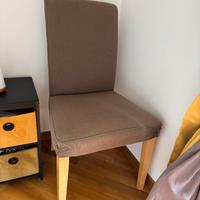 Sedia con struttura in legno e tessuto tortora