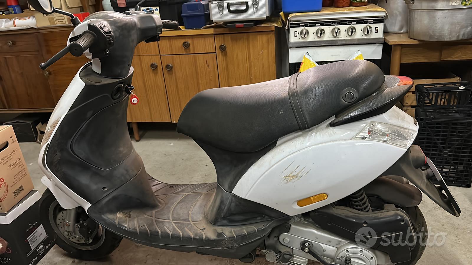 Ciclomotore zip Moto e Scooter In vendita a Lucca