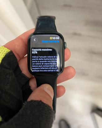 Apple Watch Series 8 versione da 45 mm