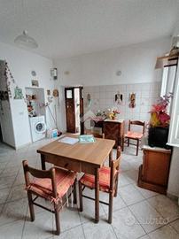 3 LOCALI A SAN VITO ROMANO