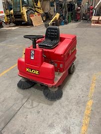 spazzatrice uomo a bordo