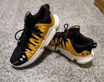 Scarpe UNDER ARMOUR FLOW BREAKTHRU 4 nero oro N.43