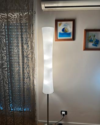 Lampada a piantana da terra- perfettamente funzion