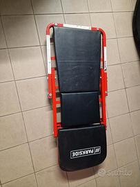 Carrello meccanico sotto auto