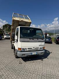 Nissan cabstar 110 ribaltabile trilaterale